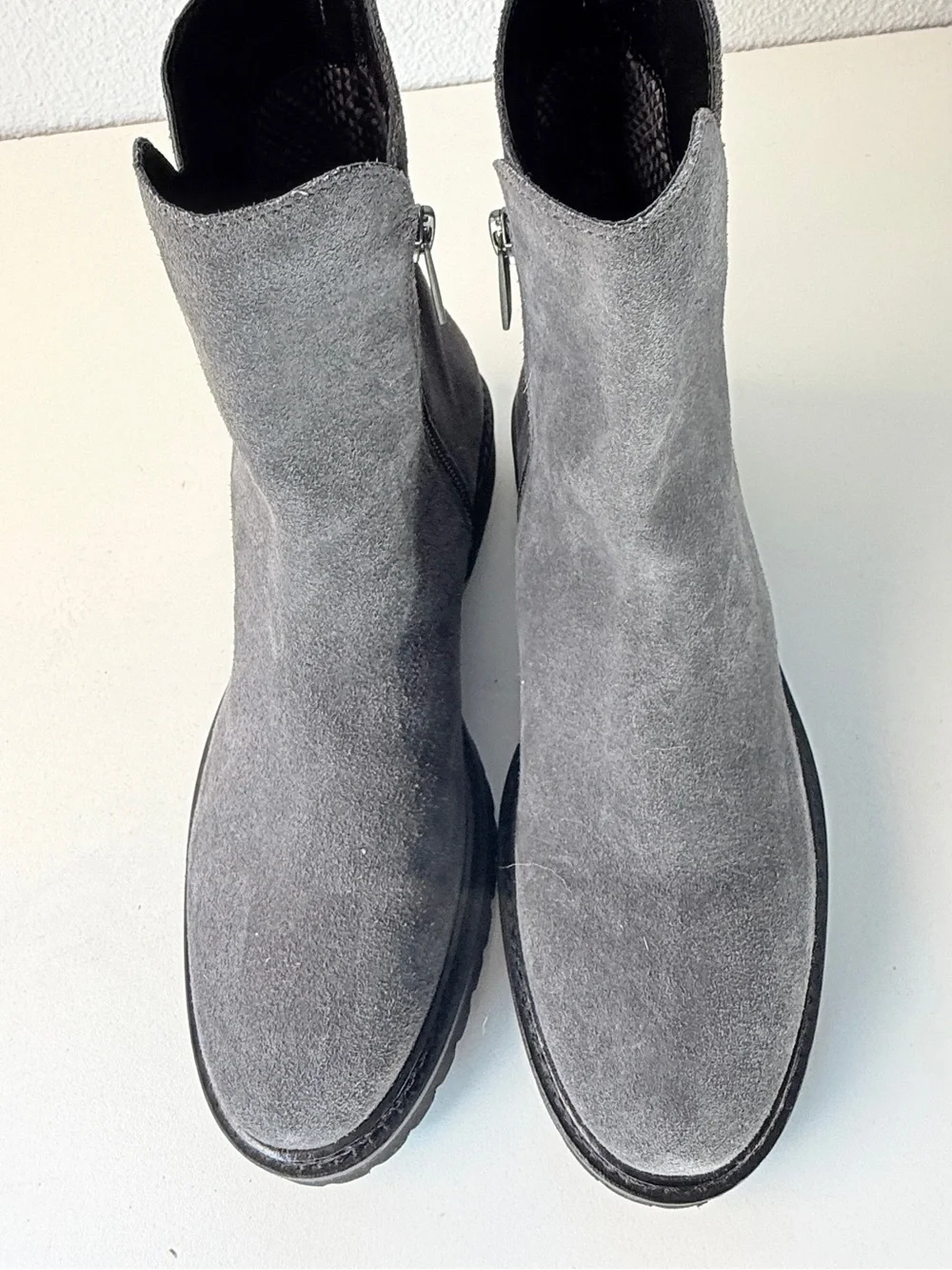 Aquatalia Gray Suede Lug Sole Ankle Boots Italy Size 8 Gray Boots leather